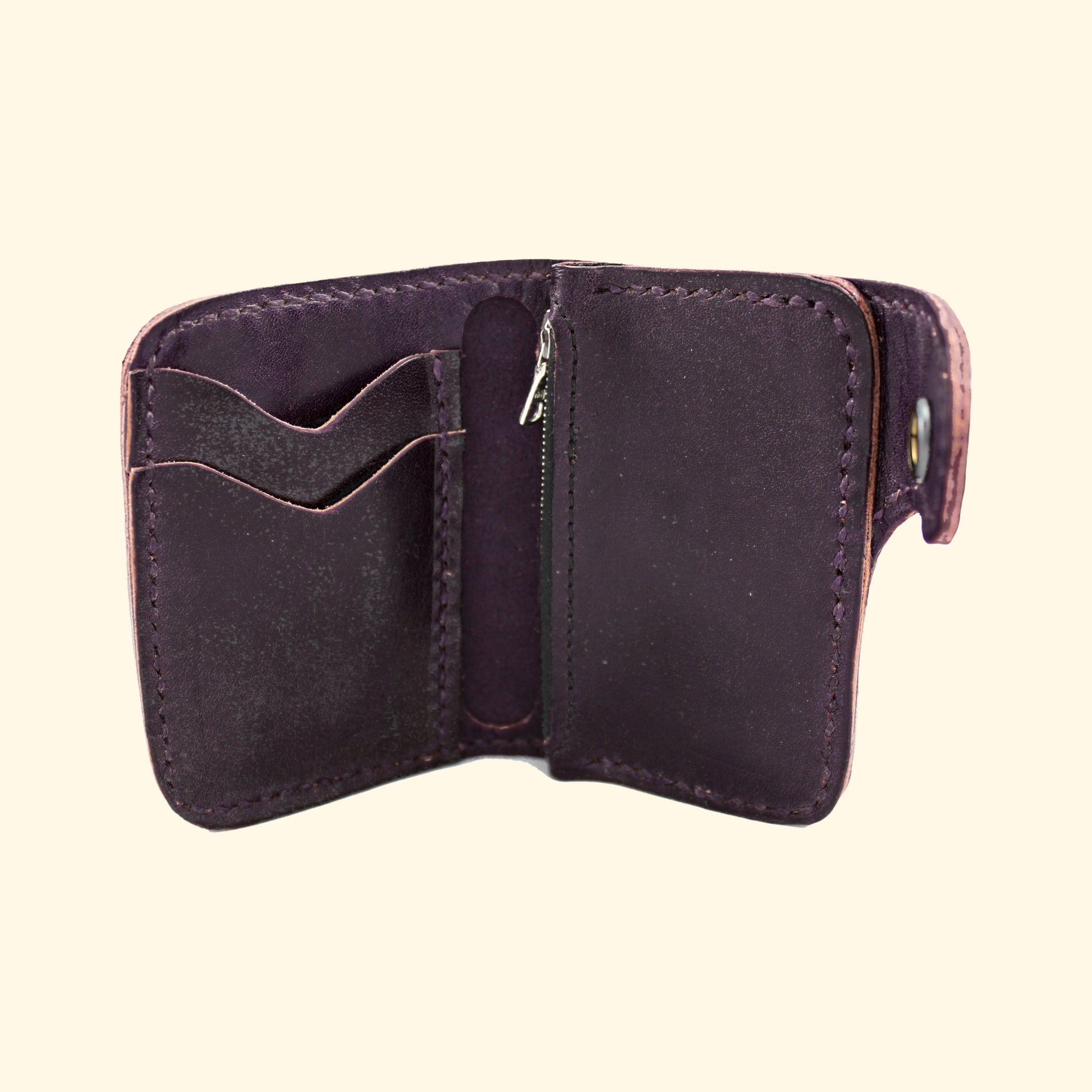 Snap Wallet purple, geöffnet mit Kartenfächern und Münzfach, oldpassion