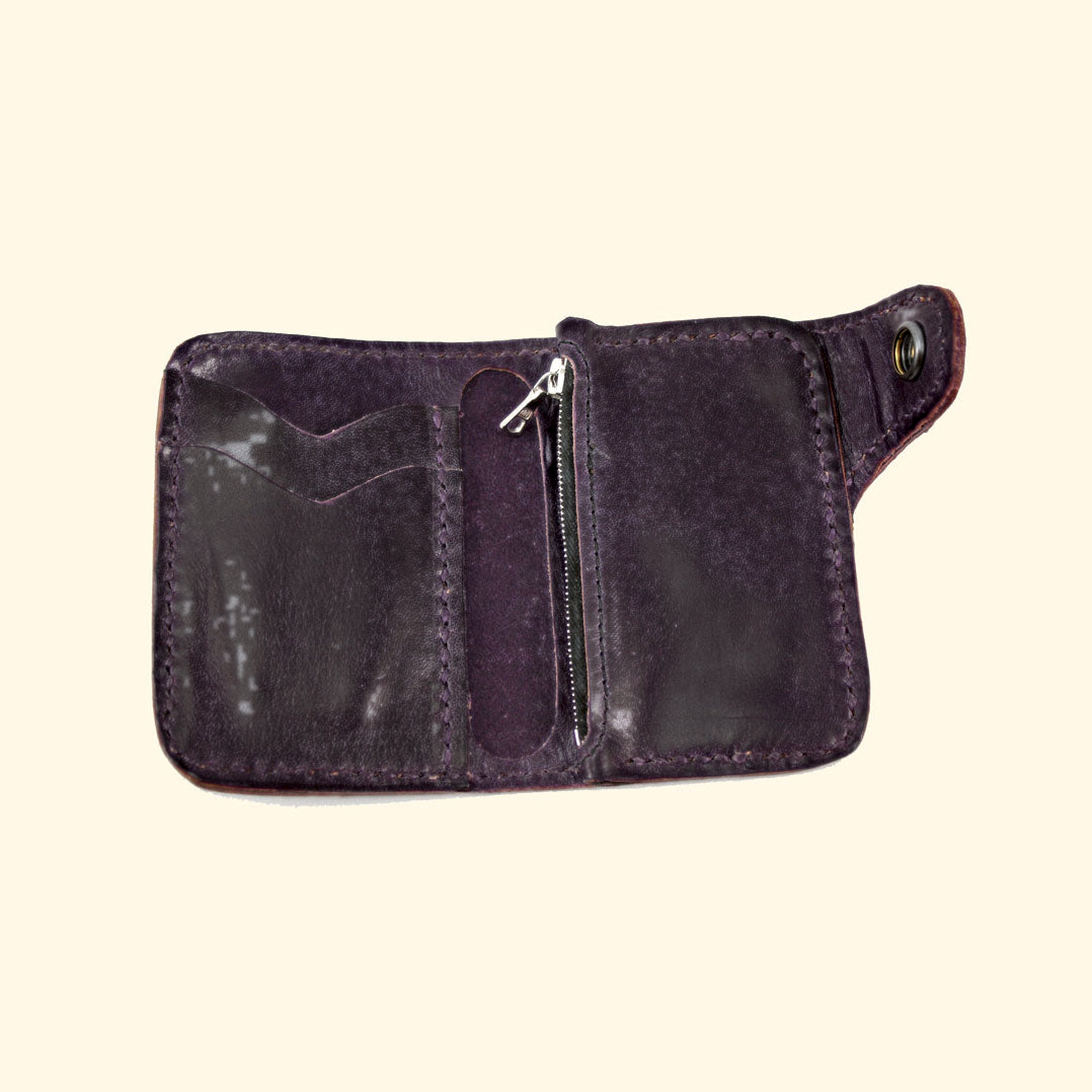 Snap Wallet purple, geöffnete Innenansicht mit Kartenfächern und Münzfach, oldpassion