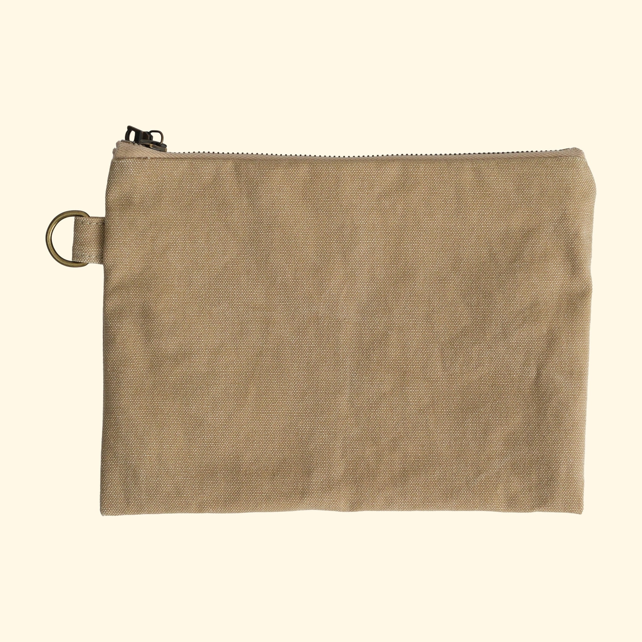 Canvas Pouch No.1, sand, Rückseite mit D-Ring aus Messing