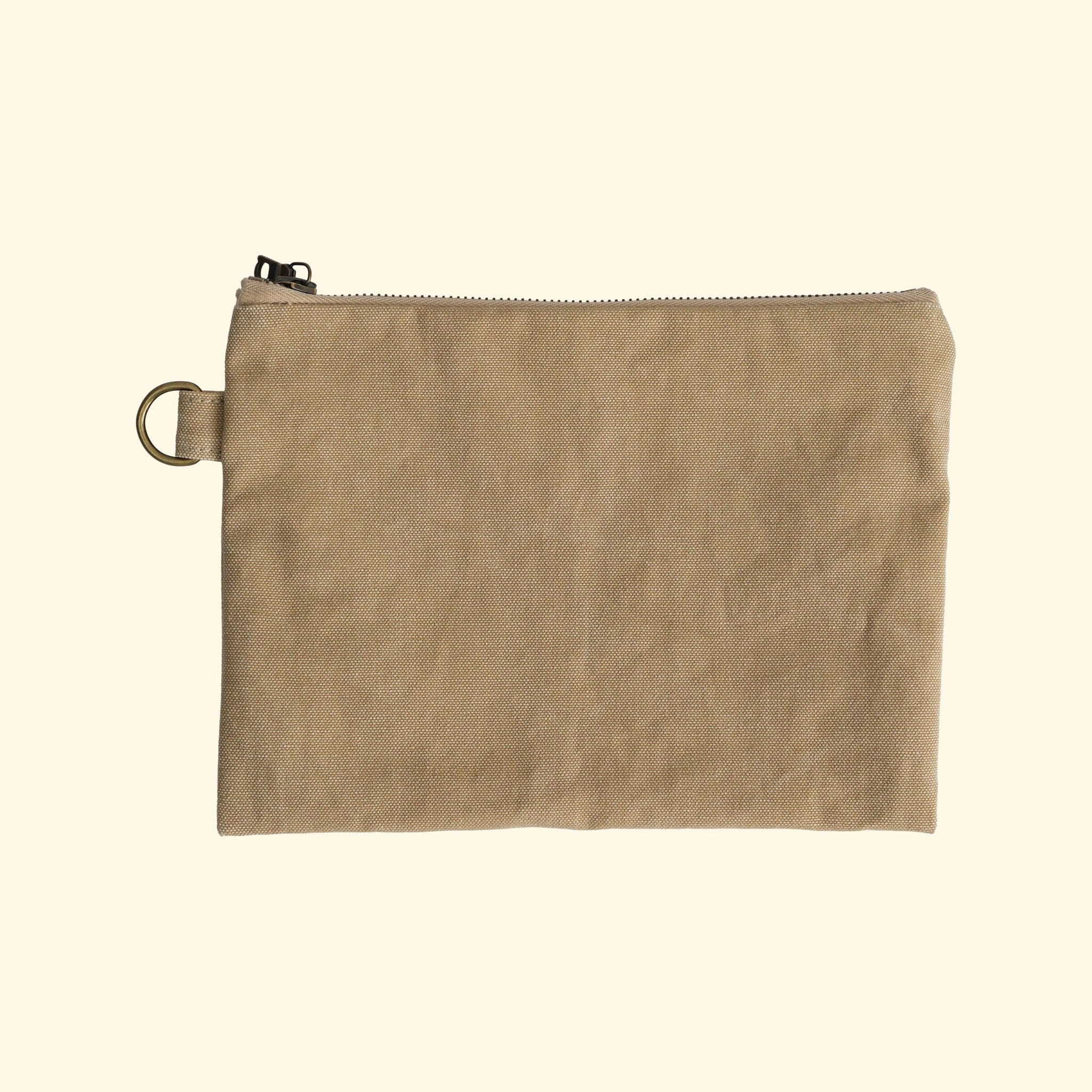 Canvas Pouch No.1, sand, Rückseite mit D-Ring aus Messing