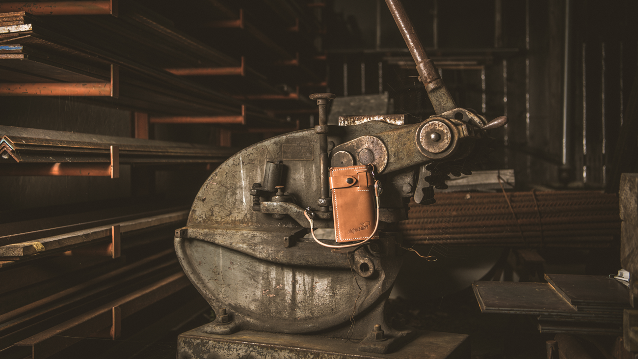 oldpassion - from prison with love. Long Wallet, Trucker Wallet. Grosses Leder Portemonnaie. Handgemacht in der Schweiz. Made in Switzerland.