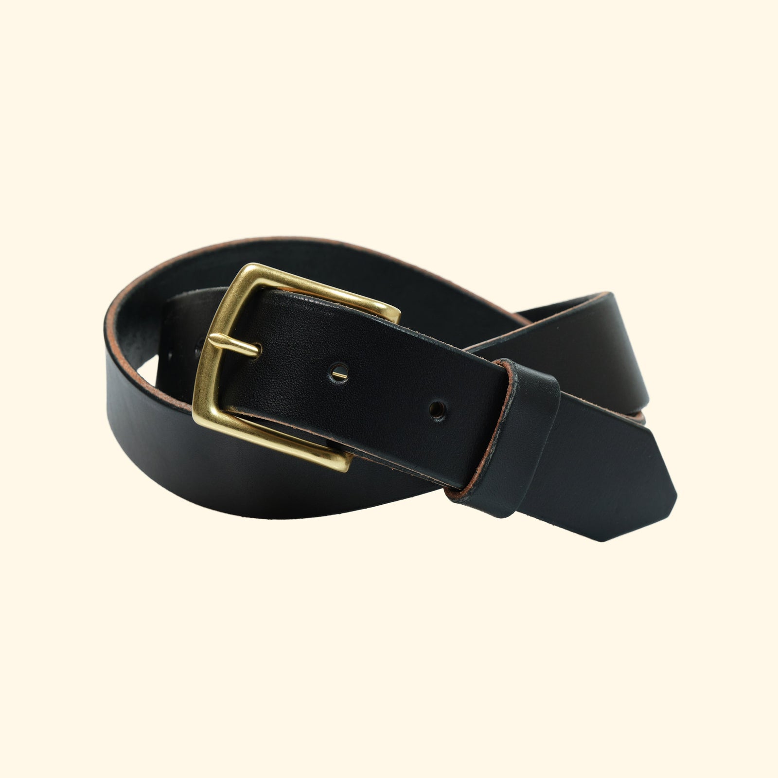 op-belt-langlebiger-Ledergürtel-auf-Mass-black-schnalle-gold-brass-frontview