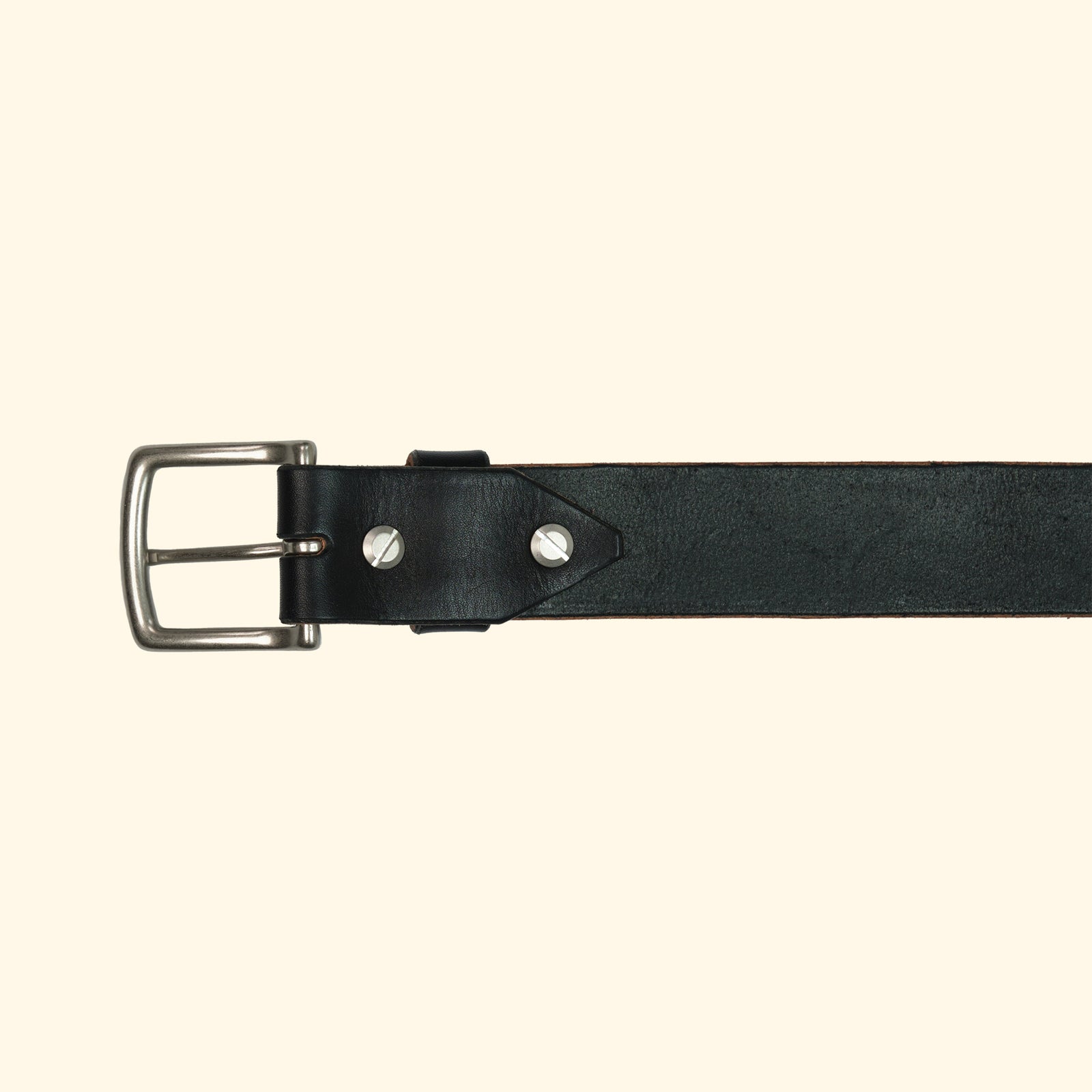 op-belt-langlebiger-Ledergürtel-auf-Mass-black-schnalle-silver-brass-rueckseite