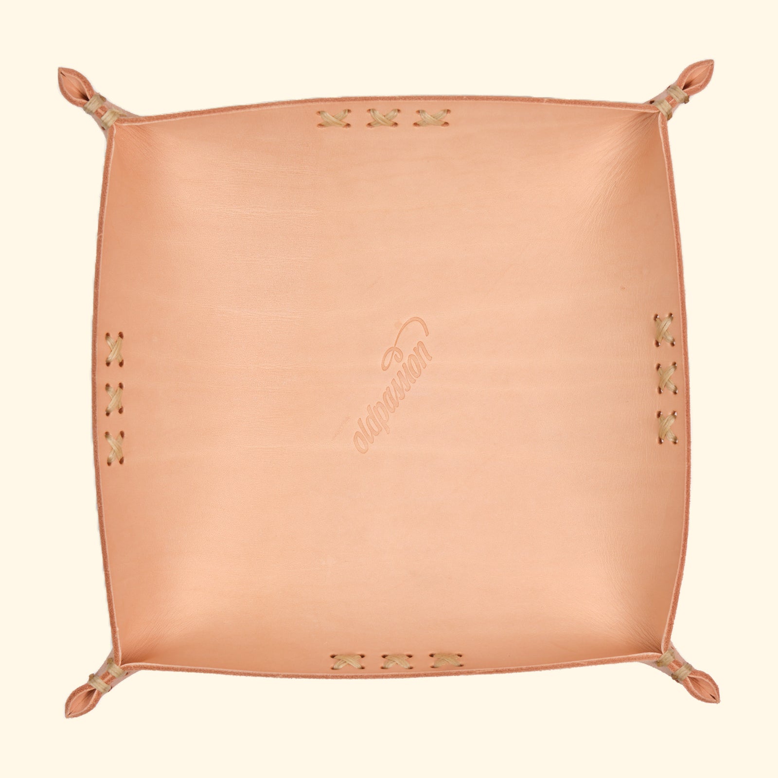 leather-tray-Taschenleerer-quadratisch-Schale-Aufbewahrung-Leder-nature-vorderseite-oldpassion-from-prison-with-love
