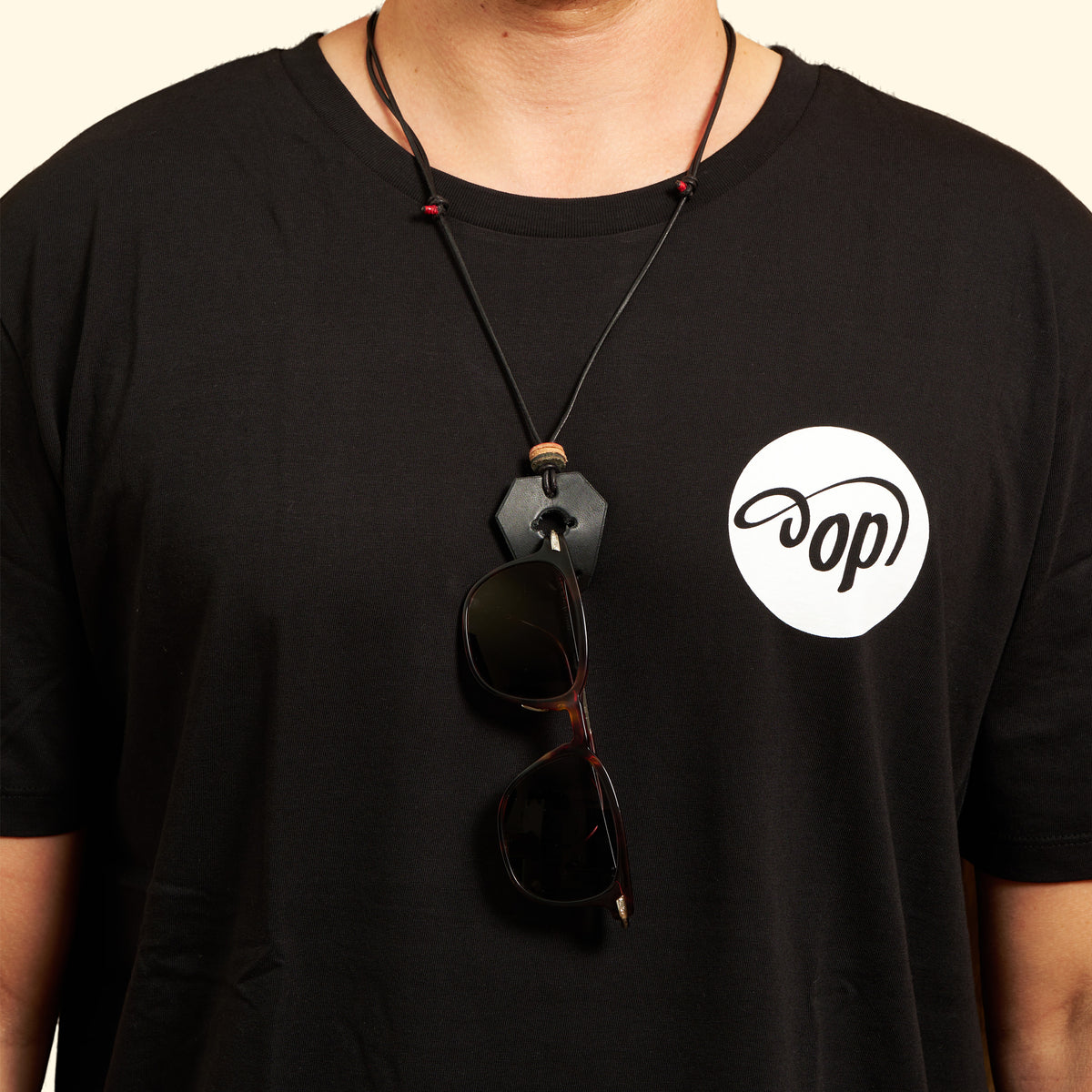 Eyeglasses-Necklace-Echtleder-Brillenkette-black-oldpassion-from-prison-with-love-t-shirt-black