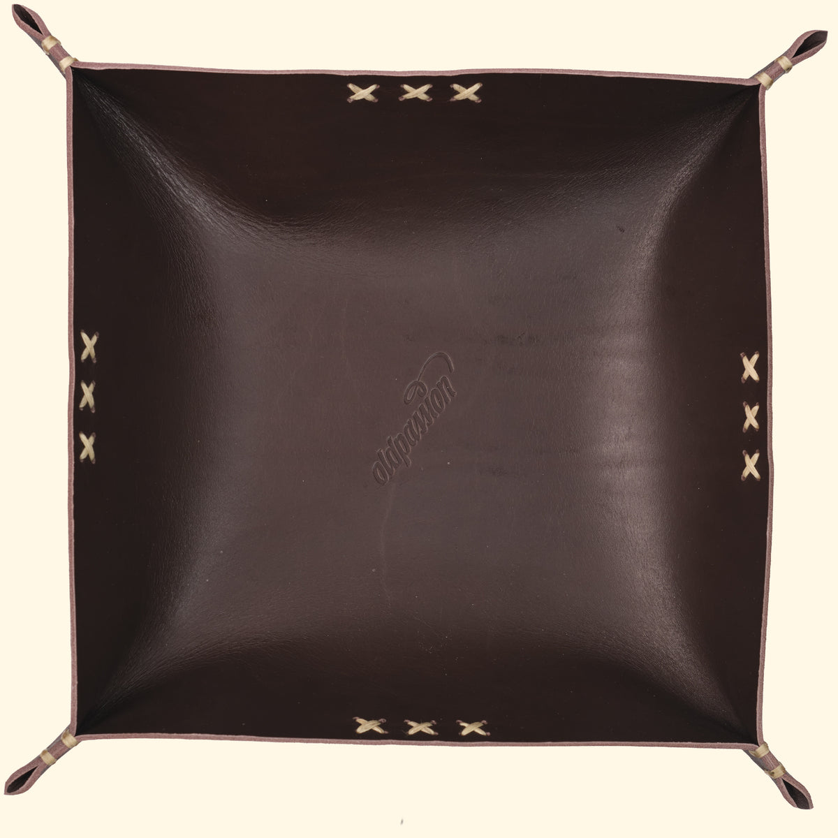 leather-tray-280x280_Taschenleerer-quadratisch-Schale-Aufbewahrung-Leder-dunkelbraun-vorderseite-leer