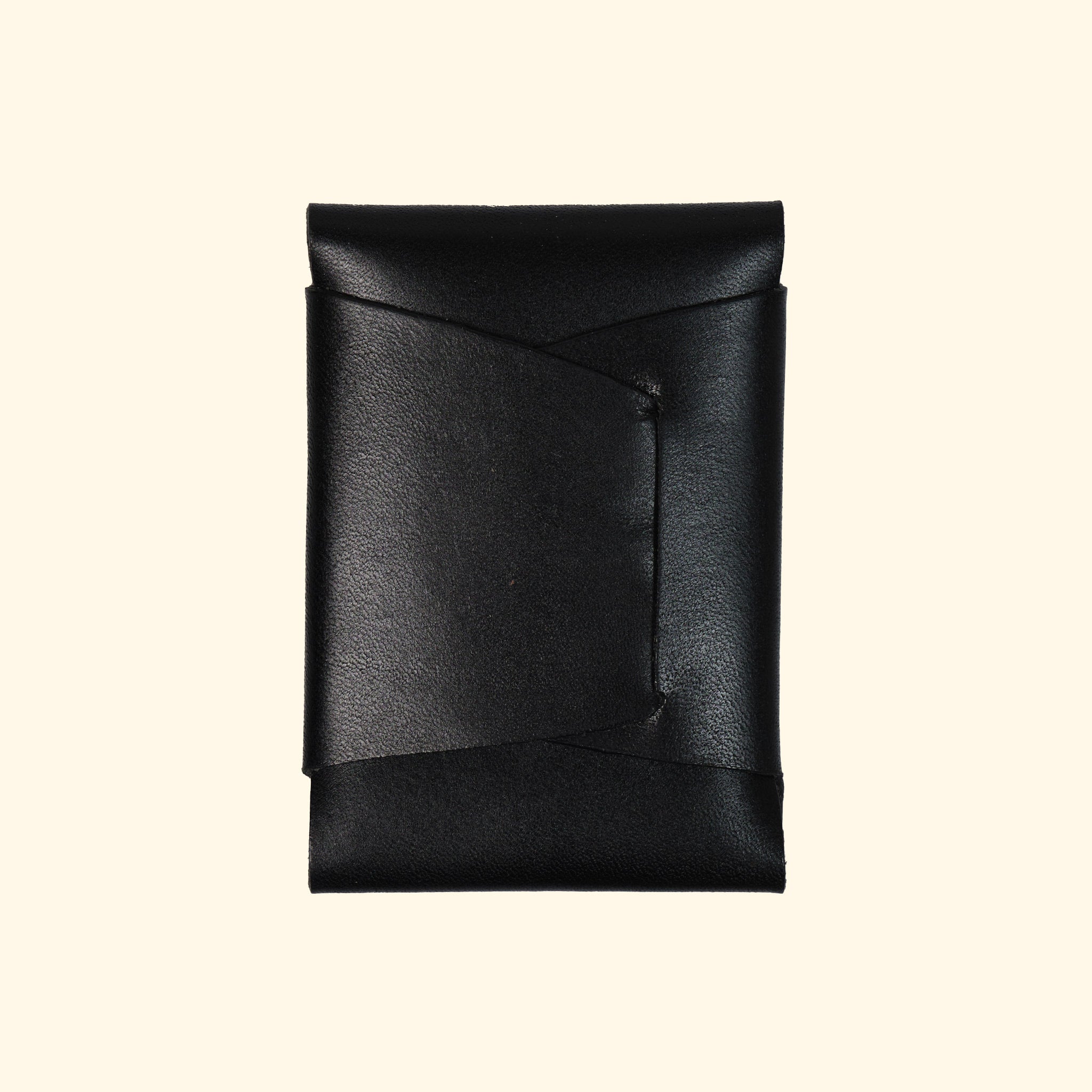oldpassion Origami Wallet in Schwarz Farbe, Rückansicht, nahtloses Design aus pflanzlich gegerbtem Leder