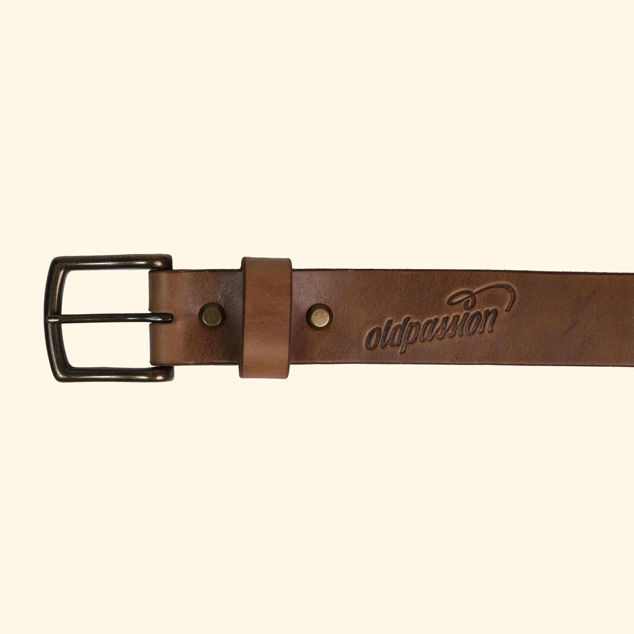 op belt Ledergürtel aus Horween Chromexcel Natural mit Antik-Messingschnalle, Vorderseite – oldpassion