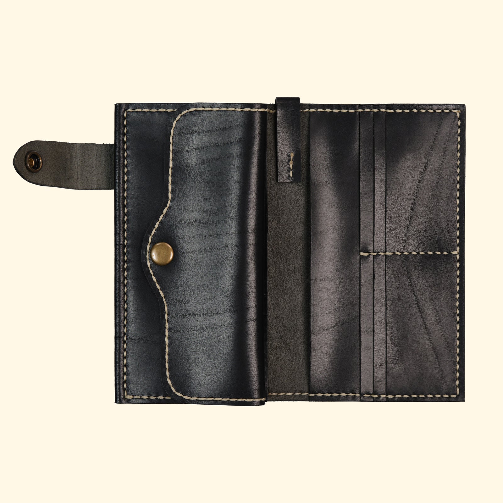 Long-Wallet-Maximum-Style-hangefertigtes-Leder-Portemonnaie-schwarz-vorderseite-geoeffnet-oldpassion-from-prison-with-love