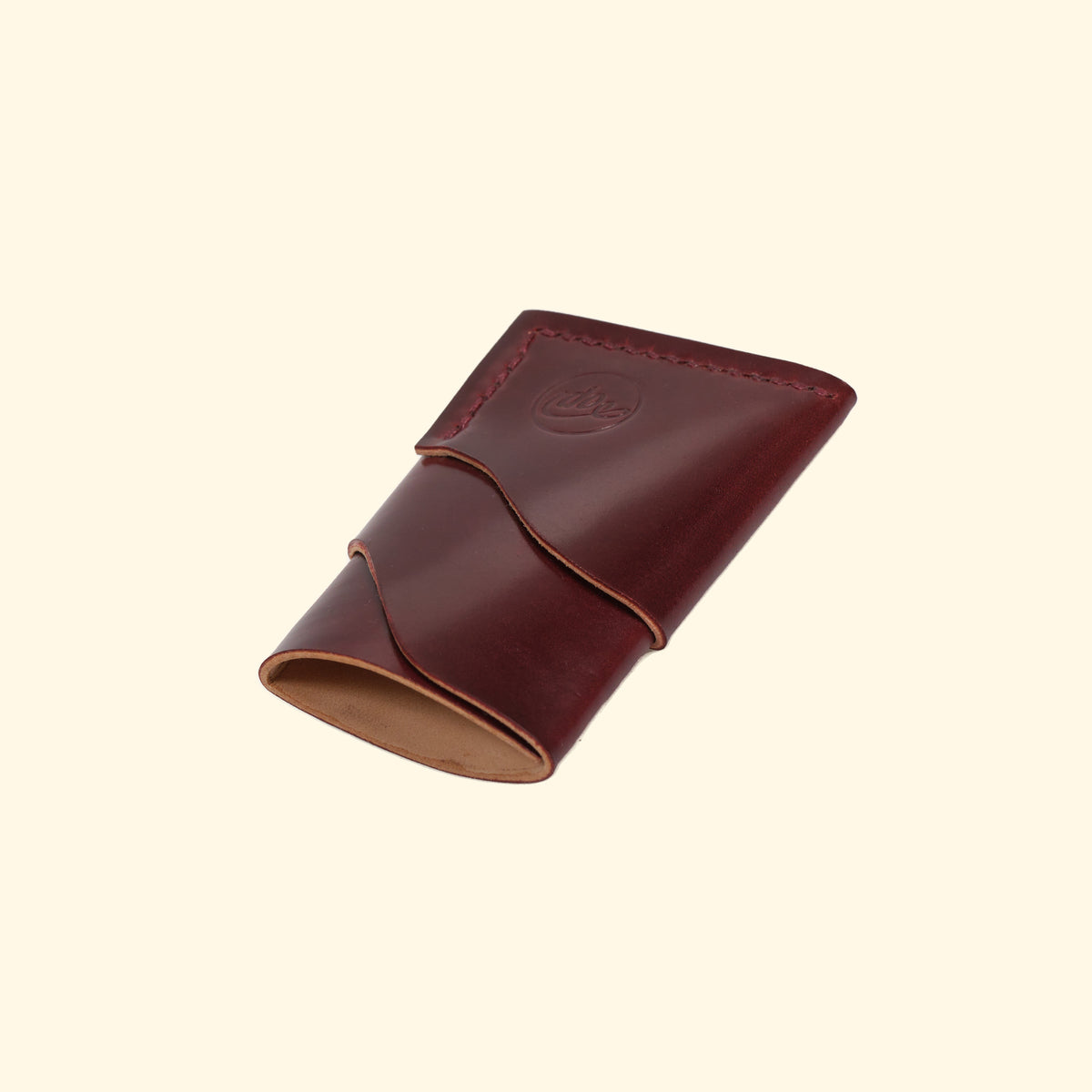 Shell Cordovan-Burgundy-Leder-burrito-minimalistisches-Kartenhalter-Portemonnaie-high-angle-vorderseite-oldpassion-from-prison-with-love