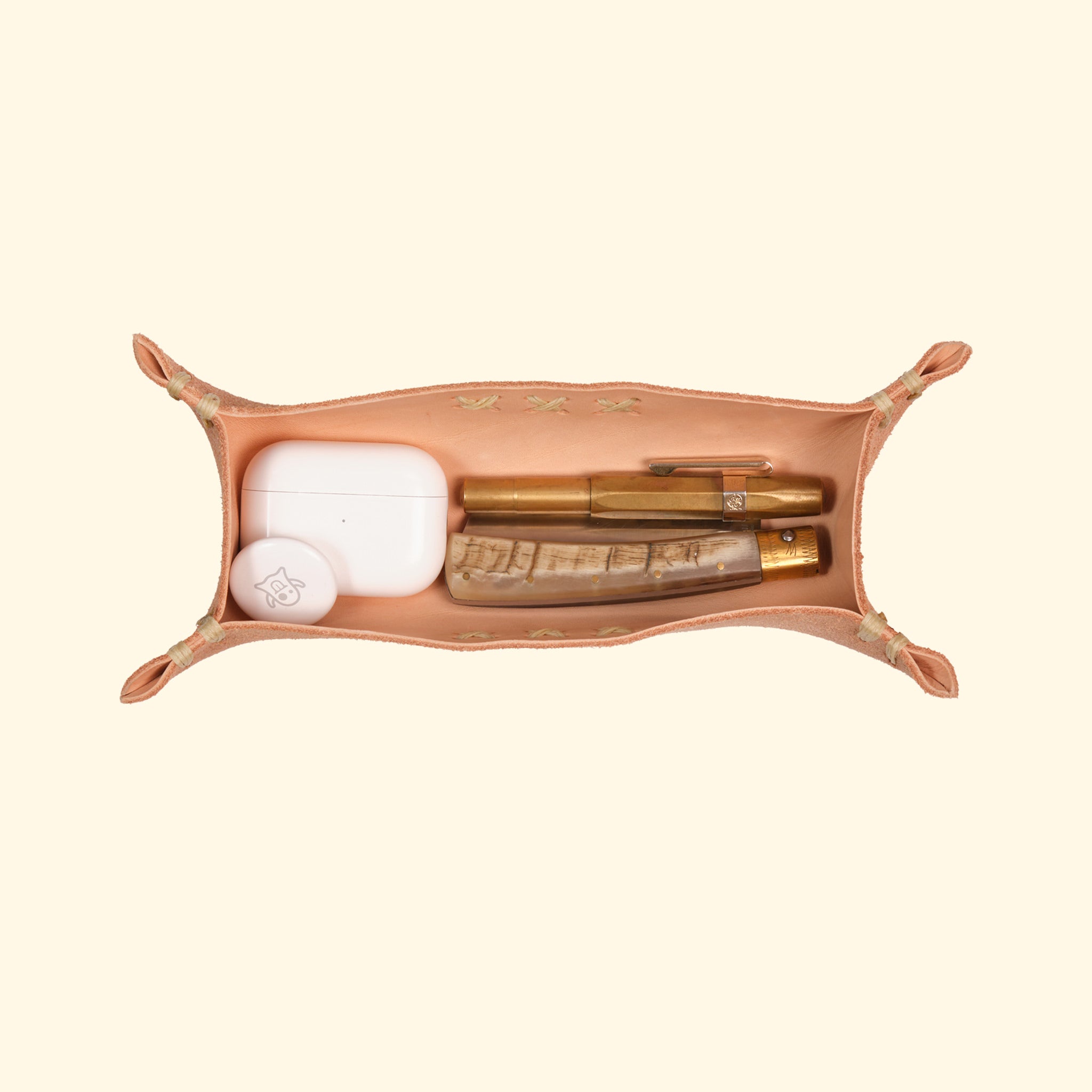 op leather tray, gefüllt