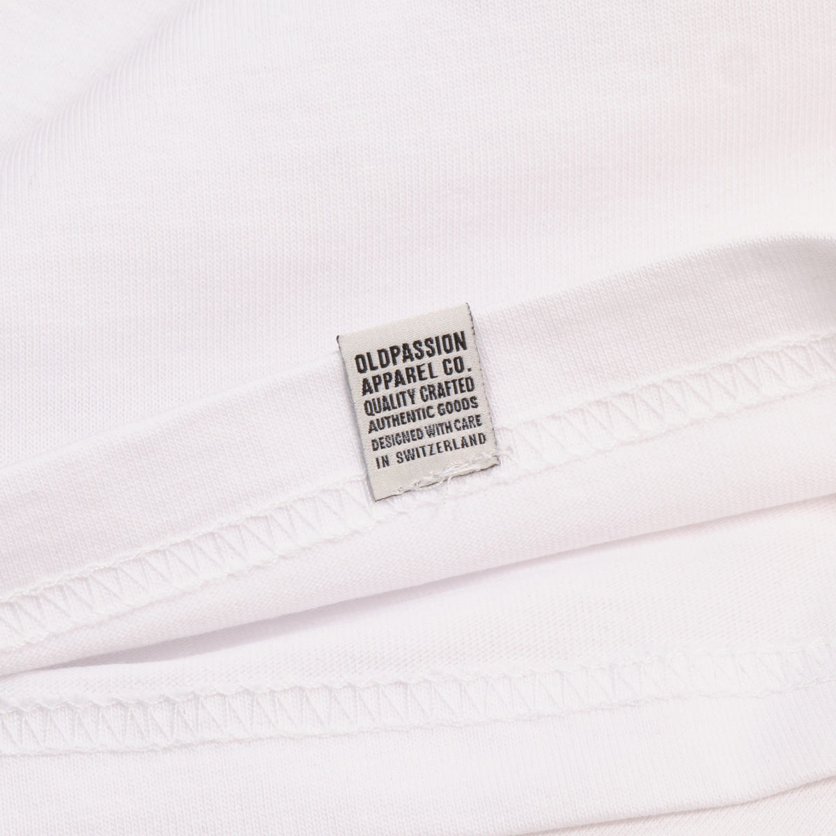 tee-t-shirt-oldpassion-apparel-co.-from-prison-with-love-weiss-webetikette-label-saum-rueckseite